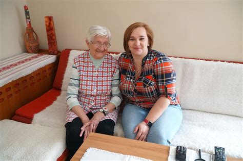 Misha s dvojičkami Miou a Nalou v domácom prostredí