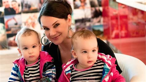 Misha s dcérami Miou a Nalou v rôznych životných obdobiach