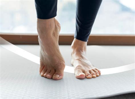 Ilustrácia dieťaťa s bolesťou nôh