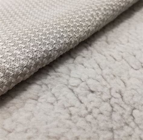 Ukážka rôznych vnútorných materiálov fusakov: fleece, vlna, baranček.