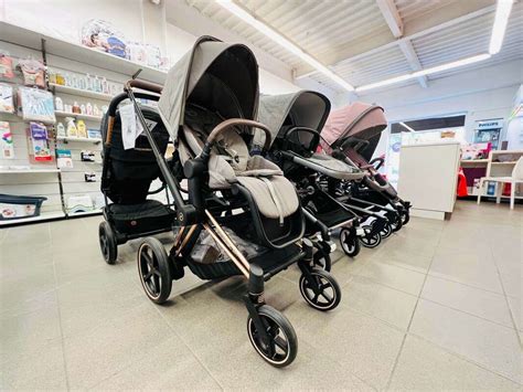 Dizajn dvoch rôznych kočíkov pre porovnanie