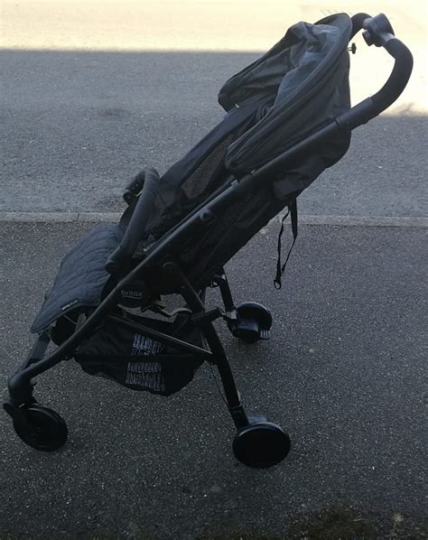 Ilustračná fotografia kočíka Britax B-Lite v mestskej doprave