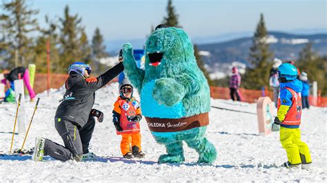 Ilustračná fotografia detí pri učení sa lyžovať