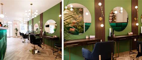 Interiér detského kaderníctva s kreslami v tvare áut