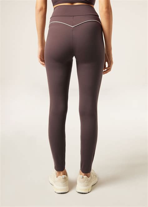 Ukážka vrstvenia látok, vatelínu a vliselínu pred prešívaním.