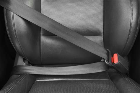 Porovnanie umiestnenia ISOFIX hákov a dráhy pre bezpečnostný pás na autosedačke