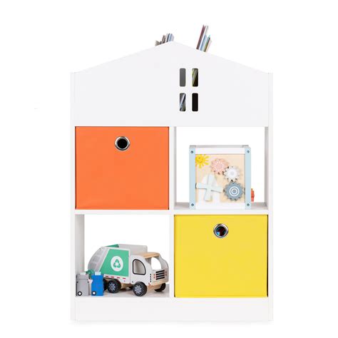 Koláž obrázkov detských postelí v tvare domčeka, autíčka a iných hravých dizajnov.