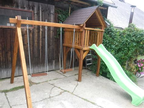 detská záhrada s pieskoviskom a hojdačkami