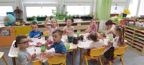 Ilustračná fotografia detí hrajúcich sa v materskej škole.