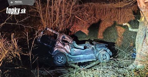 Fotografia z miesta nehody s označením buginy, z ktorej vypadlo dievčatko