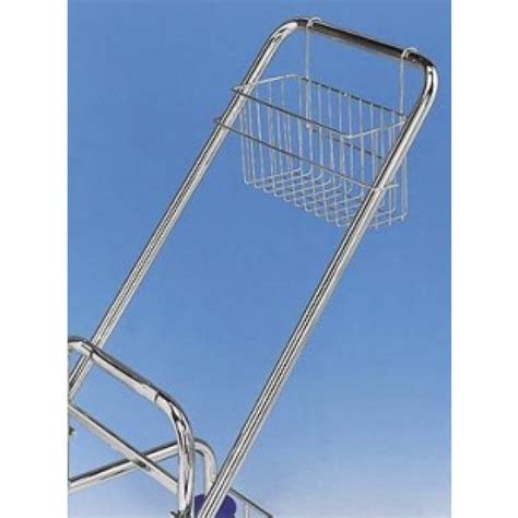 Detailné zábery kočíka ukazujúce nastaviteľnú rukoväť, košík na príslušenstvo a taštičku