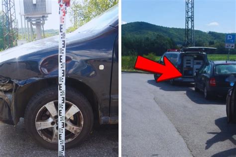 Fotografia znázorňujúca vtipnú situáciu na parkovisku