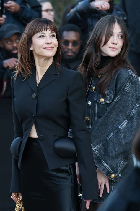 fotografia mladšej dcéry Sophie, ktorá vyzerá ako modelka