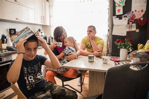 rodinná fotografia Mariána Čekovského s Natašou a ich synmi