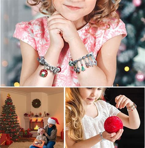 Deti s červenými náramkami na zápästí, symbolizujúcimi ochranu