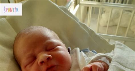 Ilustračné foto otca s novorodencom