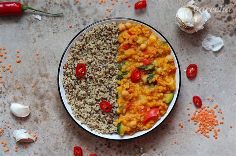 fotografia jedla červená šošovica s quinoou