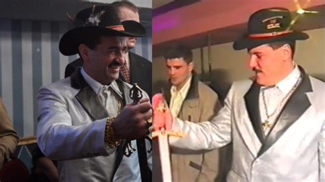 archívna fotografia z oslavy 31. narodenín Mikuláša Černáka s viacerými postavami slovenského podsvetia