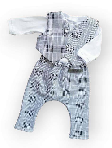 infografika porovnávajúca oblečenie na krst v lete a v zime