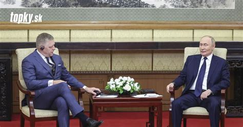 Ilustračné foto rodiny pri rokovaní o financiách