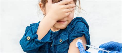 Infografika s prehľadom povinného a nepovinného očkovania detí podľa veku