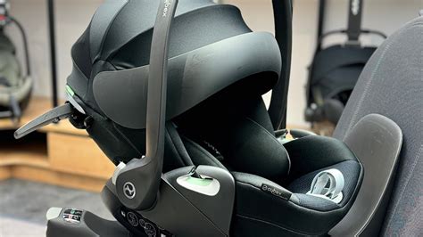 Ilustrácia novorodeneckej autosedačky typu