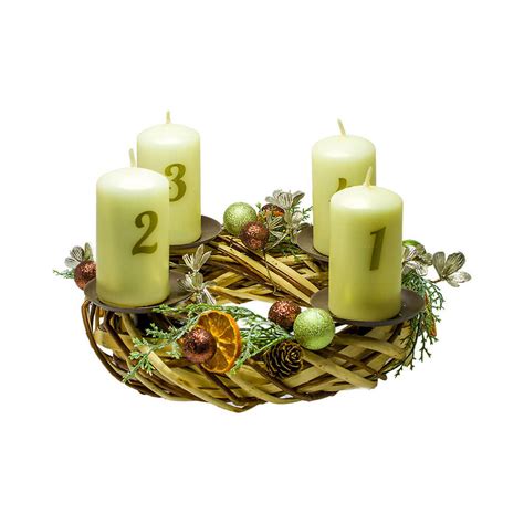 symbolický adventný veniec so štyrmi sviečkami a adventný kalendár