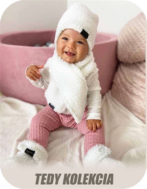 Kolekcia vianočného oblečenia pre bábätká.