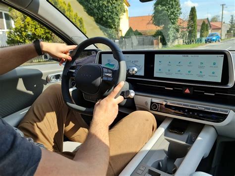 Ilustračná fotografia horúceho interiéru auta