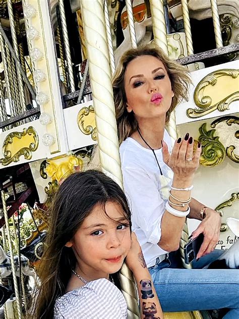 Fotografia Adriany Iliescu s jej dcérou Elizou.