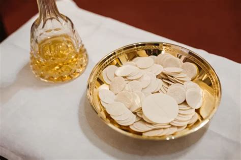 Obrázok symbolizujúci sviatosť zmierenia a Eucharistie