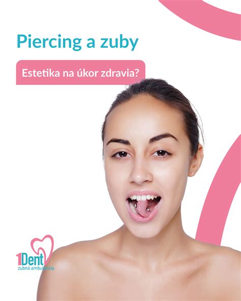 Detailné zábery na detské ďasná a jazyk s gázovým tampónom