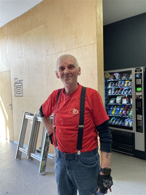 Ilustrácia znázorňujúca rôzne životné cesty a rozhodnutia.