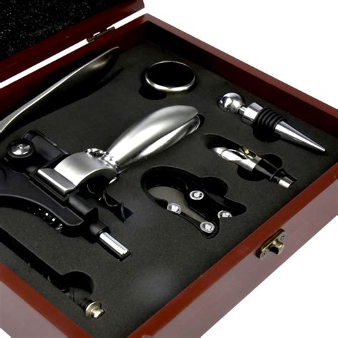 Detailné zábery rôzneho príslušenstva k hracím dekom a hrazdičkám