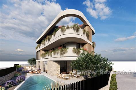 Ilustrácia dojčaťa pri prvom príkrme