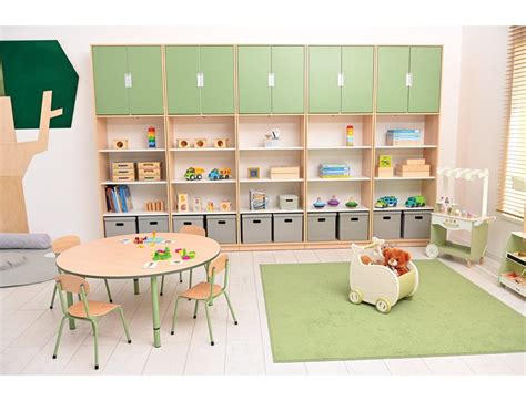 interiér detských jaslí s hračkami a detským nábytkom