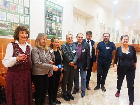 Skupinová fotografia mamičiek s deťmi na kurze angličtiny