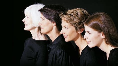 Ilustrácia zobrazujúca rôzne generácie a typy ľudí tvoriacich komunitu okolo dieťaťa