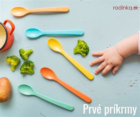 Rôzne druhy domácich detských príkrmov v pohároch.