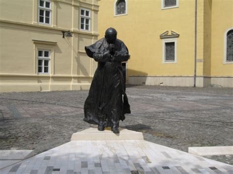 Socha Matky Terezy a pápeža Jána Pavla II.