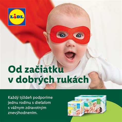 Ilustrácia zobrazujúca rodinu s deťmi a symbolmi finančnej pomoci.