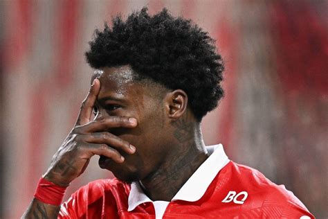 futbalista Quincy Promes v akcii