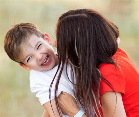 Ilustračná fotografia zobrazujúca dieťa s výrazom smútku alebo zraniteľnosti.