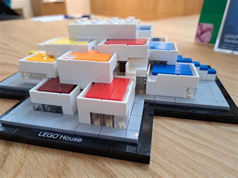 Koláž rôznych sád stavebníc Lego