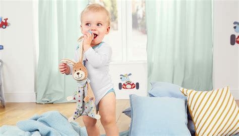 Ilustračná fotografia starostlivosti o bábätko s plienkami