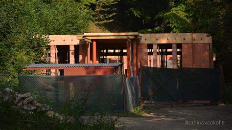 okolie kúpeľov s parkom a budovami