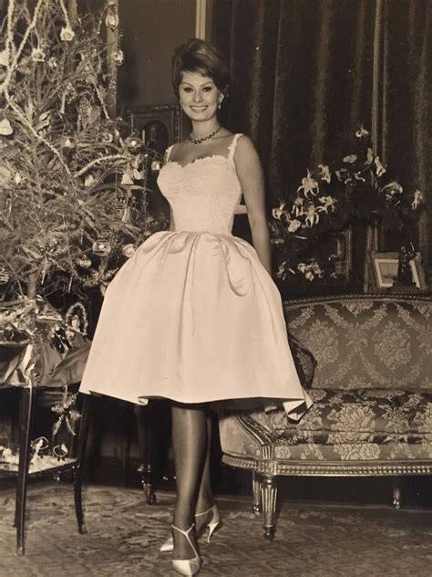 Žena v tehotenstve si užíva pohodlie s dojčiacim vankúšom