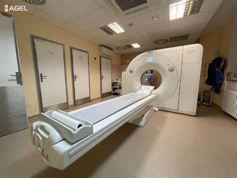 Schéma zobrazujúca ultrazvukové vyšetrenie ciev s farebným Dopplerovým zobrazením prietoku krvi