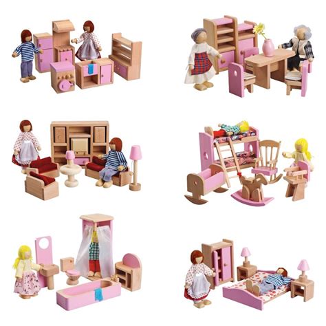 Sada drevených hračiek vrátane domčeka pre bábiky, kočíka a stoličky.
