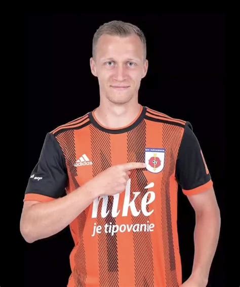 mladý Dušan Švento v drese MFK Ružomberok